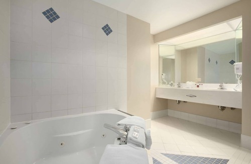 Geneva Hotel | 41 Lakefront Hotel, Trademark Collection By Wyndham