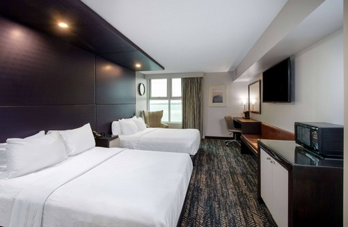 Geneva Hotel | 41 Lakefront Hotel, Trademark Collection By Wyndham