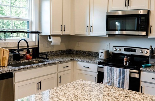 Clarksville Villa | 41 W High St