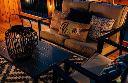 Clarksville Villa | 41 W High St