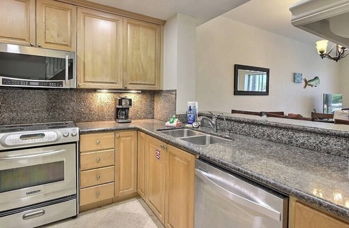 Rock Harbor House | 411 Mariners Club - This 4-bedroom tri-level townhouse is perfect for couples, family & friends