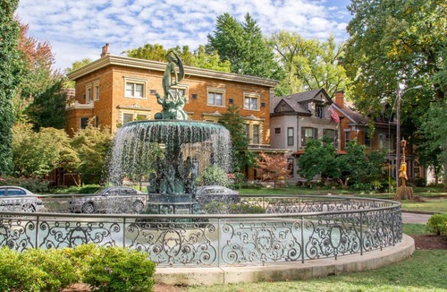Old Louisville Apartment | 414 # 1 · Stellar Suites | Mid Century Vibes | St.James Ct