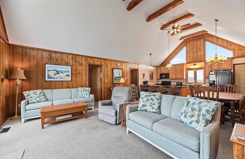 South Nags Head House | 414 Semi-Ocean Front -Walking Distance to Pier!