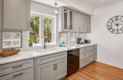 Saint Helena Island House | 416 Tarpon Blvd