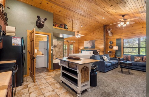 Branson Theater District Cabin | "417 Dirt Road" Cabin for Two - Soaking Tub, Gas Fireplace, Covered Balcony