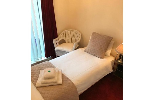 Worksop House | 42 Beaumont Rise Rental - Worksop