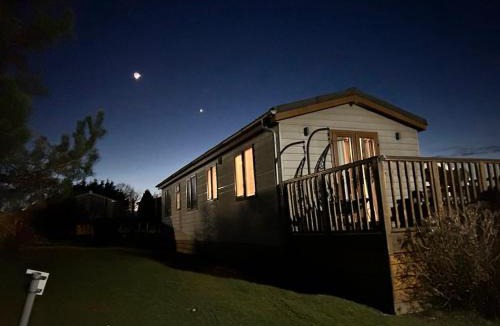 Rhyd-y-clafdy House | 42 pine lodge & sea views