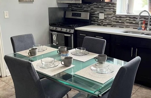 South Shore Apartment | 420 at Cheltenham 4BR