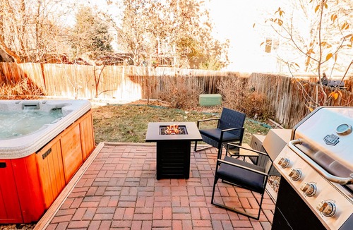 Northglenn House | 420Friendly HotTub Theater Pooltable Jacuzzi Tub