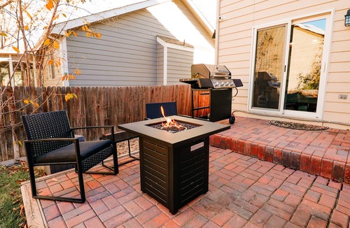 Northglenn House | 420Friendly HotTub Theater Pooltable Jacuzzi Tub