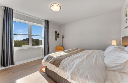 Spruce Hill Apartment | 4211 Suites