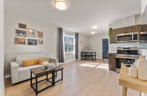 Spruce Hill Apartment | 4211 Suites