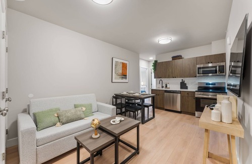 Spruce Hill Apartment | 4211 Suites