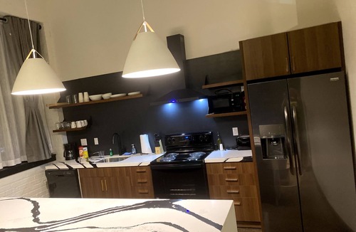 North Oakland Apartment | 424 Gold Way-Apt. 302