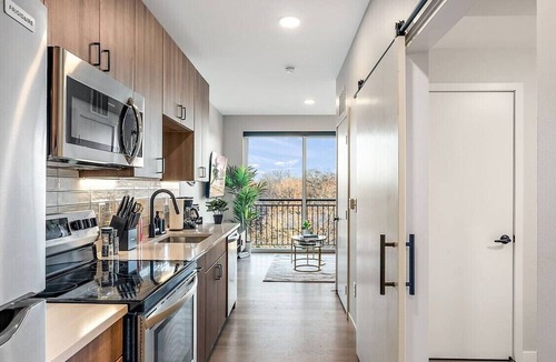 St. Anthony West Apartment | 424 Huck Minneapolis