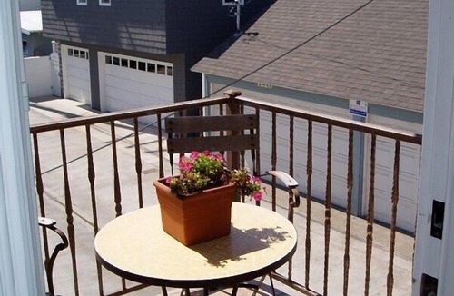 Balboa Peninsula House | 425.00 Nightly May Rates Available! Home just one Home From The Beach!