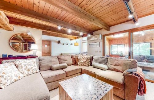 Intervale House | 43 Fox Run