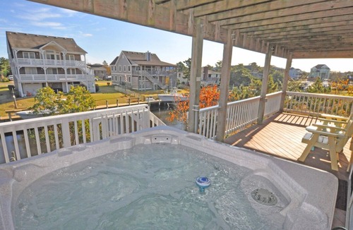 Nags Head House | 433 Water-Front w/Multi-Level Decking & Hot Tub