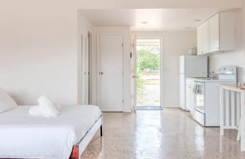 Montauk Hotel | 435 East Lake