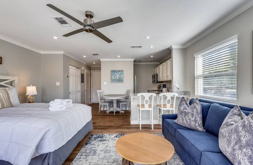 Holiday Isle Condo | 44 m² Condo ∙ 4 guests