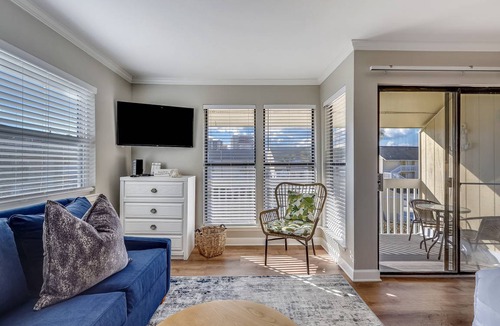 Holiday Isle Condo | 44 m² Condo ∙ 4 guests