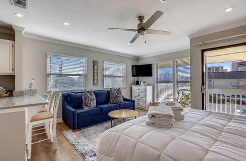 Holiday Isle Condo | 44 m² Condo ∙ 4 guests