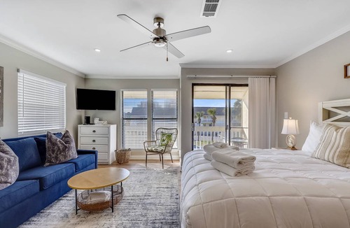 Holiday Isle Condo | 44 m² Condo ∙ 4 guests