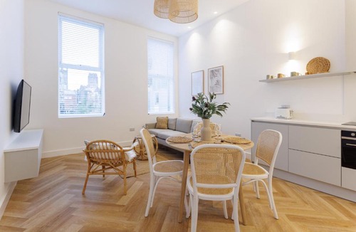 RopeWalks Apartment | 44 Renshaw Apart Hotel