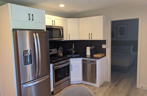 Michigan City Hotel | 4411 Inn & Suites