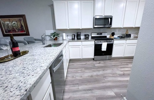 Anna House | 443) Massive 4 bedroom with community pool!