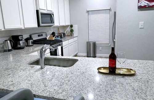 Anna House | 443) Massive 4 bedroom with community pool!