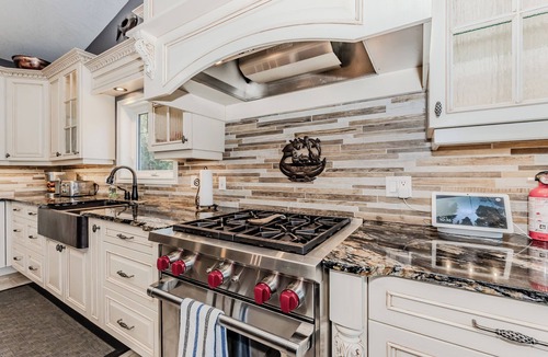 Tobermory Cottage | 45 Degrees North Waterfront & Hot Tub
