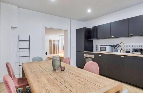 17th Arrondissement Apartment | 45 m² Apartment ∙ 3 bedrooms ∙ 8 guests