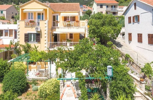 Bol Apartment | 45 m² Apartment ∙ 2 bedrooms ∙ 4 guests