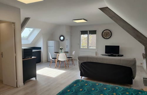 Colombelles Apartment | 45 m² studio in private home with independent access and private parking