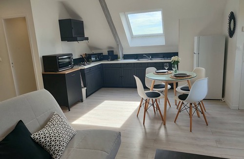 Colombelles Apartment | 45 m² studio in private home with independent access and private parking