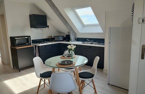 Colombelles Apartment | 45 m² studio in private home with independent access and private parking