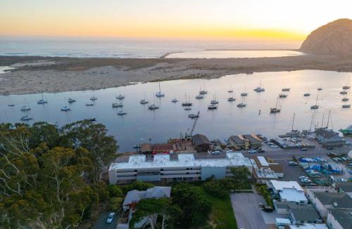 Morro Bay Hotel | 456 Embarcadero Inn & Suites