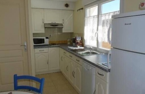 Brem Sur Mer Apartment | 45m2 housing; on the ground floor in a villa in Brem sur Mer