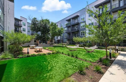 Fort Worth Apartment | 47 Chic 1Bedroom, Pool, Gym & Yoga Studio, Near Stockyards