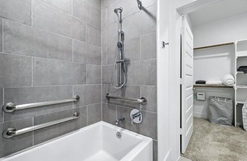 Fort Worth Apartment | 47 Chic 1Bedroom, Pool, Gym & Yoga Studio, Near Stockyards