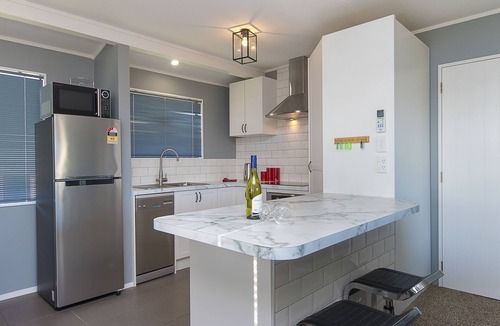 Pukekohe House | 47 Hooper Ave Pukekohe, SLEEPS 13