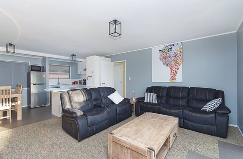 Pukekohe House | 47 Hooper Ave Pukekohe, SLEEPS 13