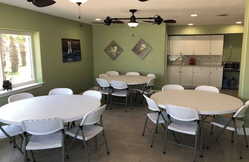 Port Aransas Apartment | #48 Beach access, large pool! Fish house