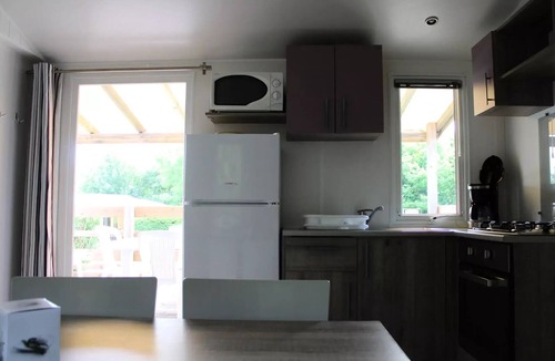 Miribel-les-Echelles House | 48. Mobile home 32m² TV "Génépi" 8 persons