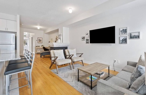 The Blue Mountains House | 48 Snowbridge: Free Shuttle to BM Village