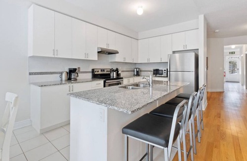 The Blue Mountains House | 48 Snowbridge: Free Shuttle to BM Village