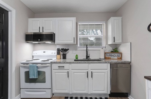 Riverside Apartment | 4865 two bedrooms/15 min from MCI/downtown KC