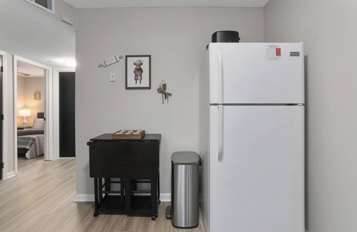 Riverside Apartment | 4865 two bedrooms/15 min from MCI/downtown KC