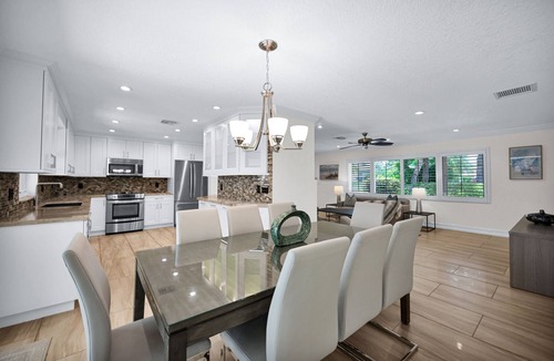 Boca Raton House | 4898 4 Bedroom/2 Bathroom